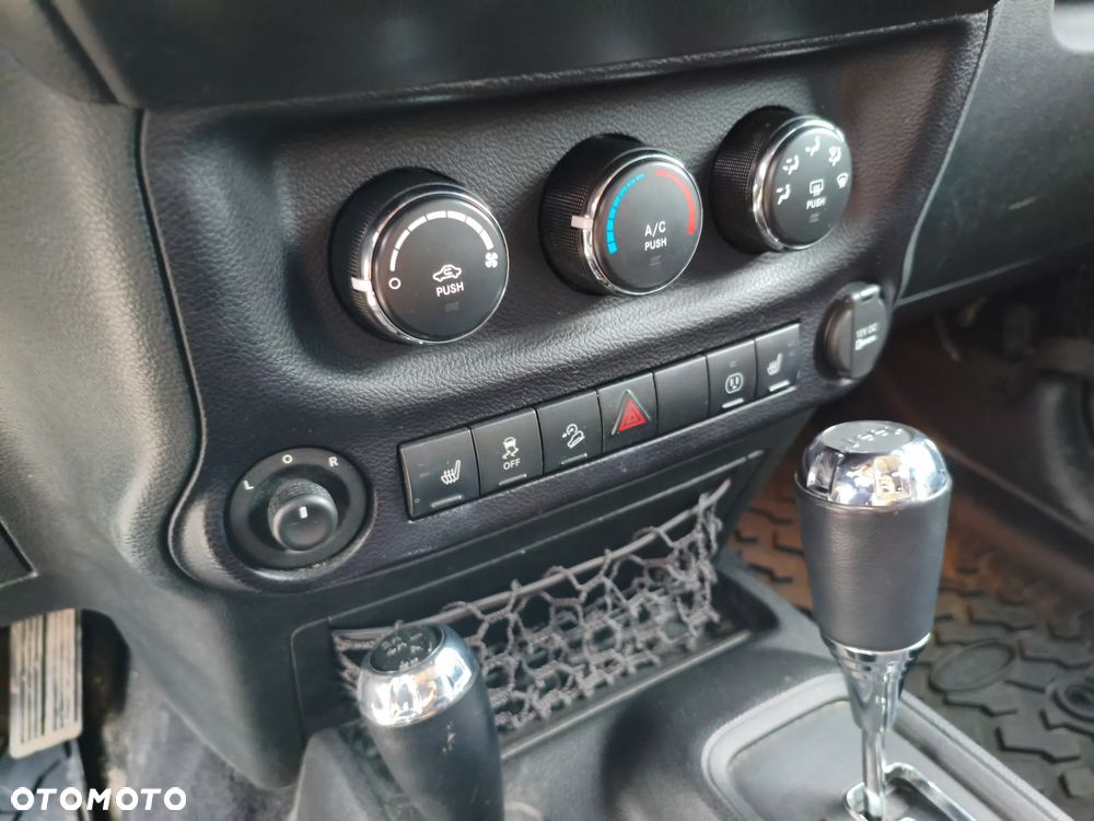 Jeep Wrangler 3.6 Unlim Sahara - 22