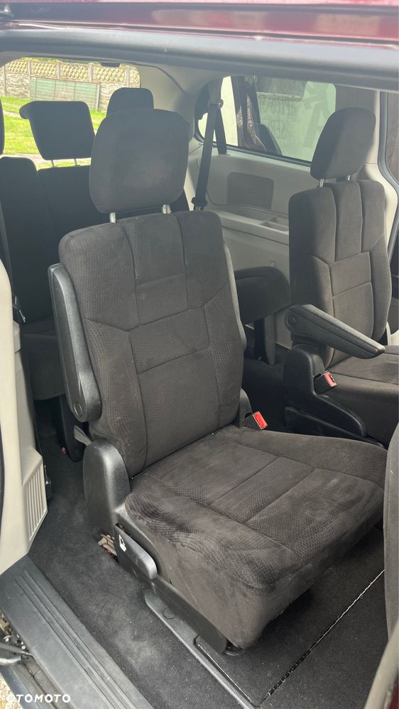 Dodge Caravan - 5