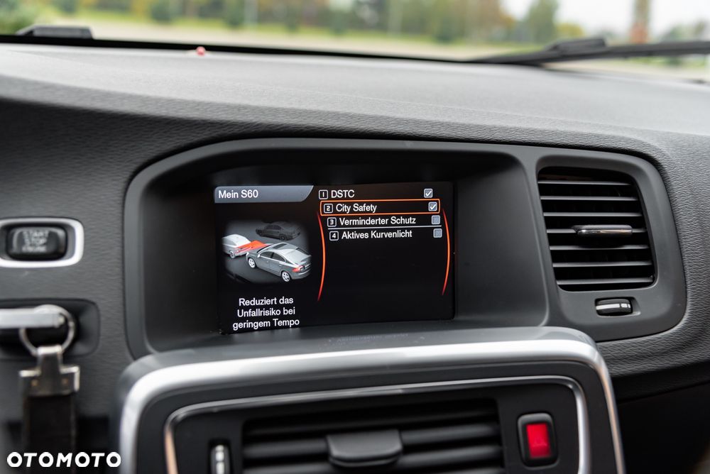 Volvo S60 D5 AWD Geartronic RDesign - 33
