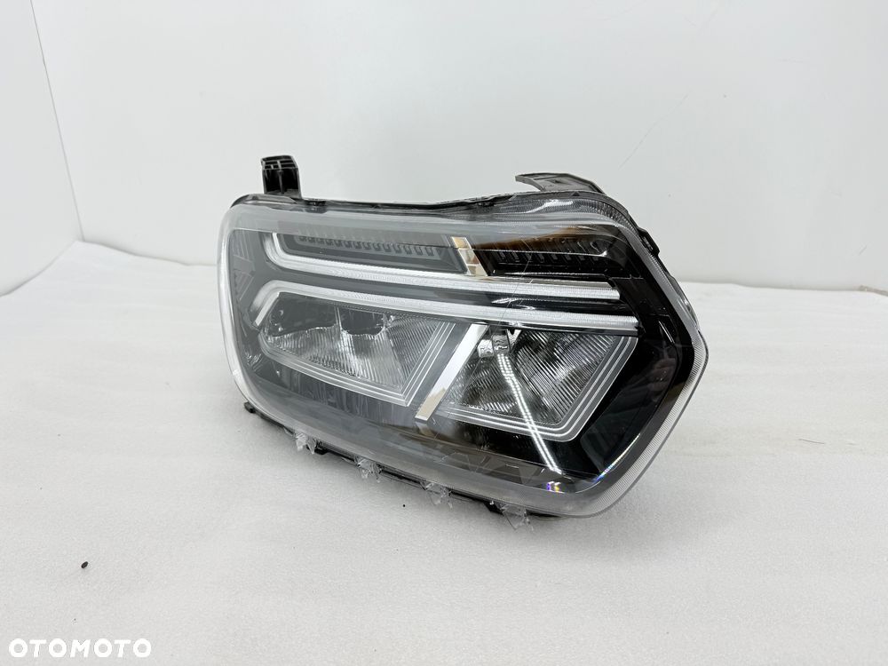 Dacia Duster II lift FL  Przód strona prawa Lampa przednia Full led