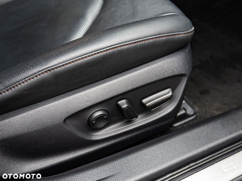 Toyota Camry 2.5 Hybrid Executive CVT - 9