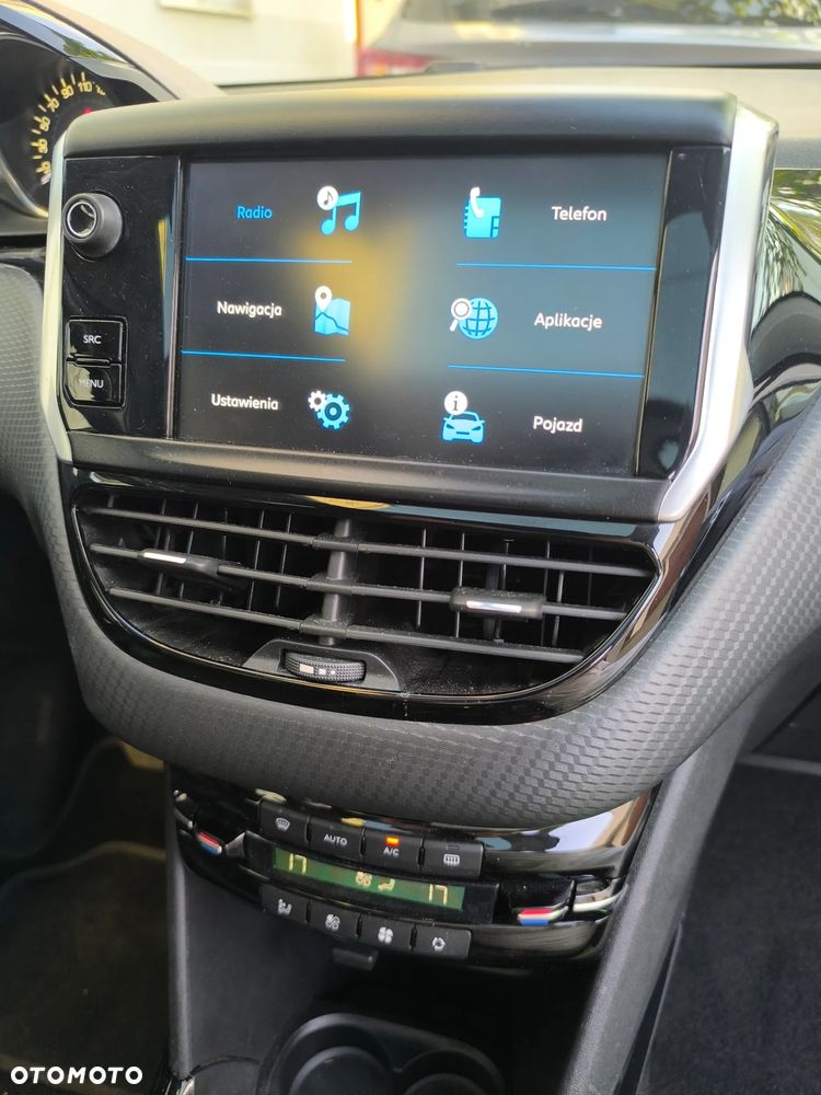 Peugeot 2008 1.2 Pure Tech Allure S&S EAT6 - 26