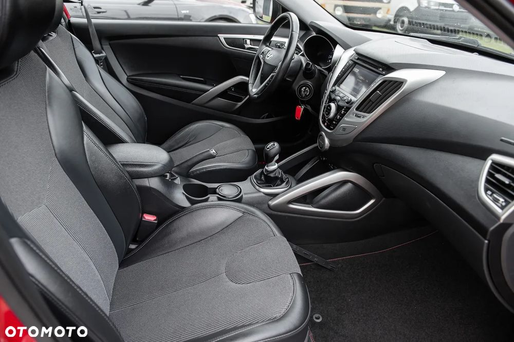 Hyundai Veloster 1.6 Premium - 26