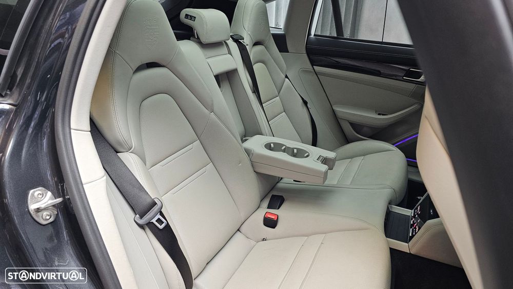 Porsche Panamera Sport Turismo 4 E-Hybrid Platinum Edition - 23