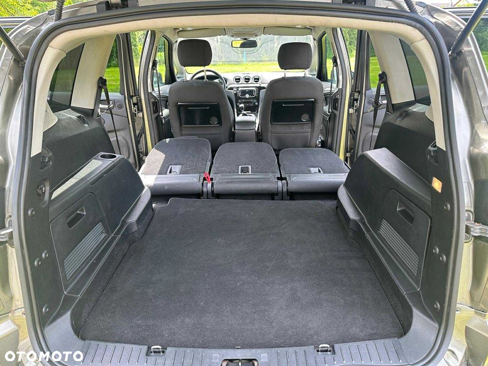 Ford S-Max - 13
