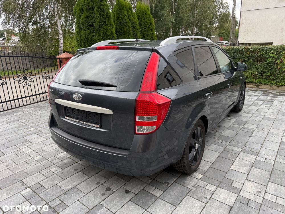 Kia Ceed - 9