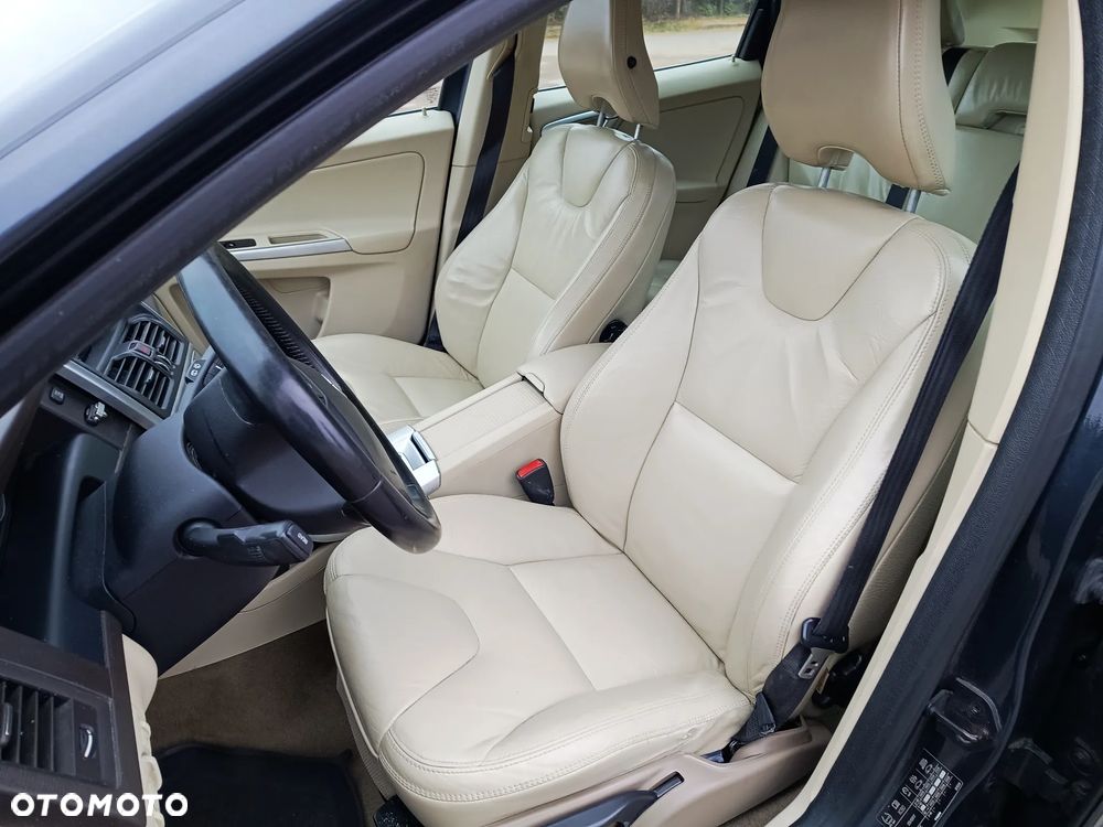 Volvo XC 60 2.4D AWD Momentum - 16