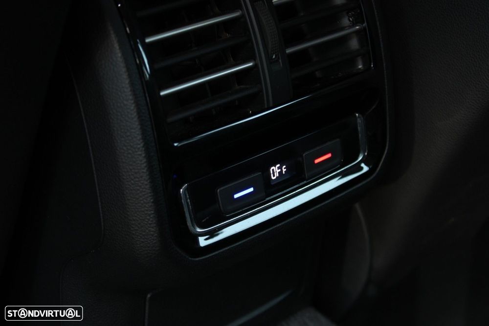 VW Passat Variant 2.0 TDi Highline DSG - 34