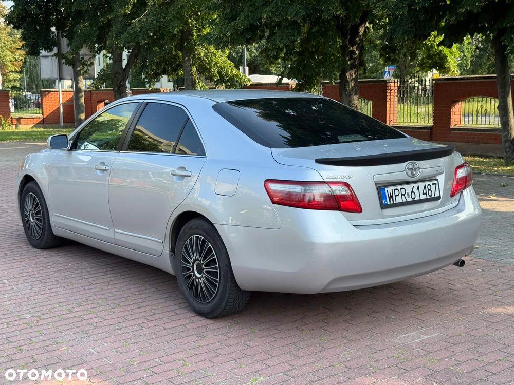 Toyota Camry - 6