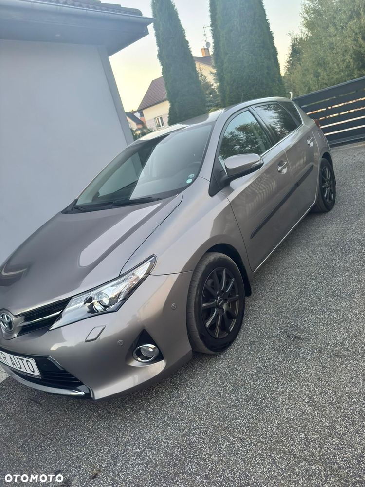 Toyota Auris 2.0 D-4D Prestige - 24