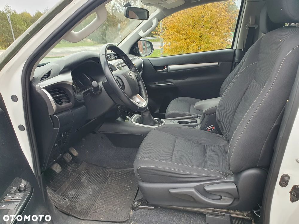 Toyota Hilux 2.4 D-4D Extra Cab DLX 4x4 - 11