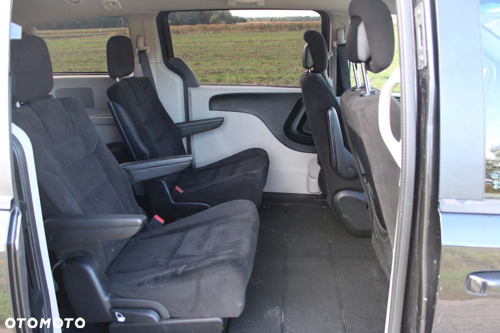 Dodge Grand Caravan - 12