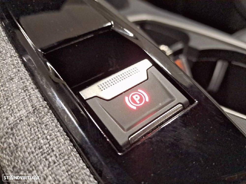 Peugeot 5008 1.2 Hybrid Allure e-DCS6 - 23