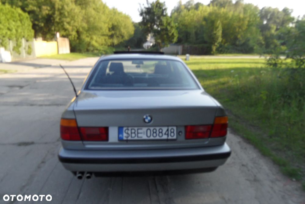 BMW Seria 5 525i - 2