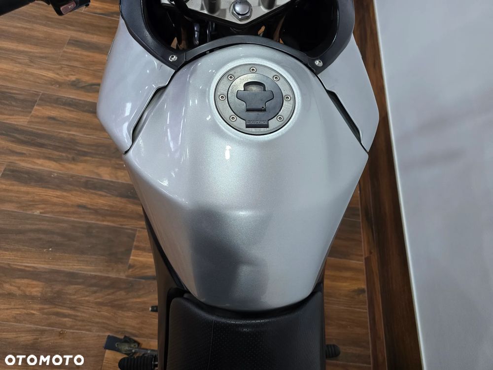 Suzuki DL - 28