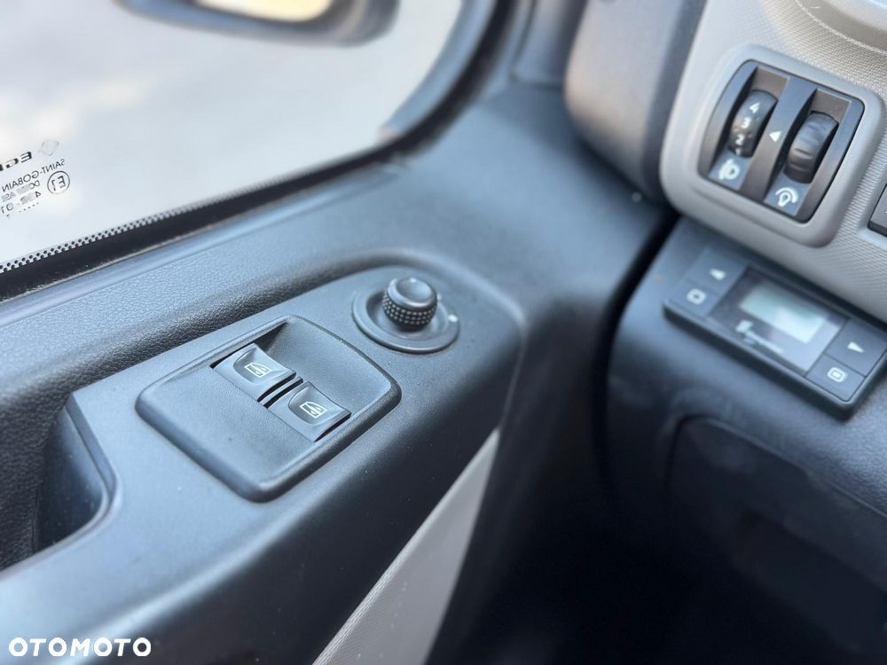 Renault Trafic - 23