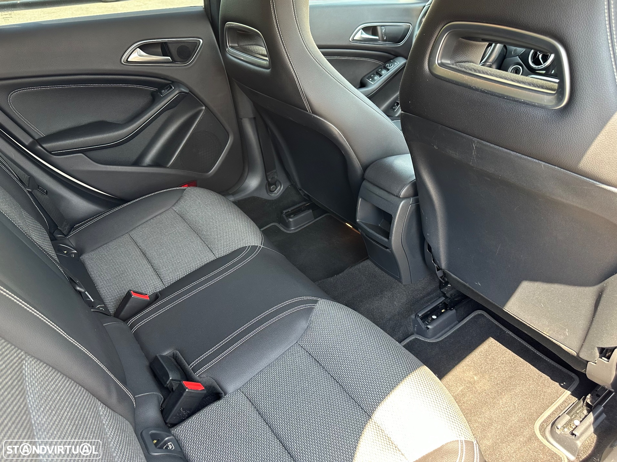 Mercedes-Benz CLA 180 Shooting Brake d 7G-DCT Urban - 23
