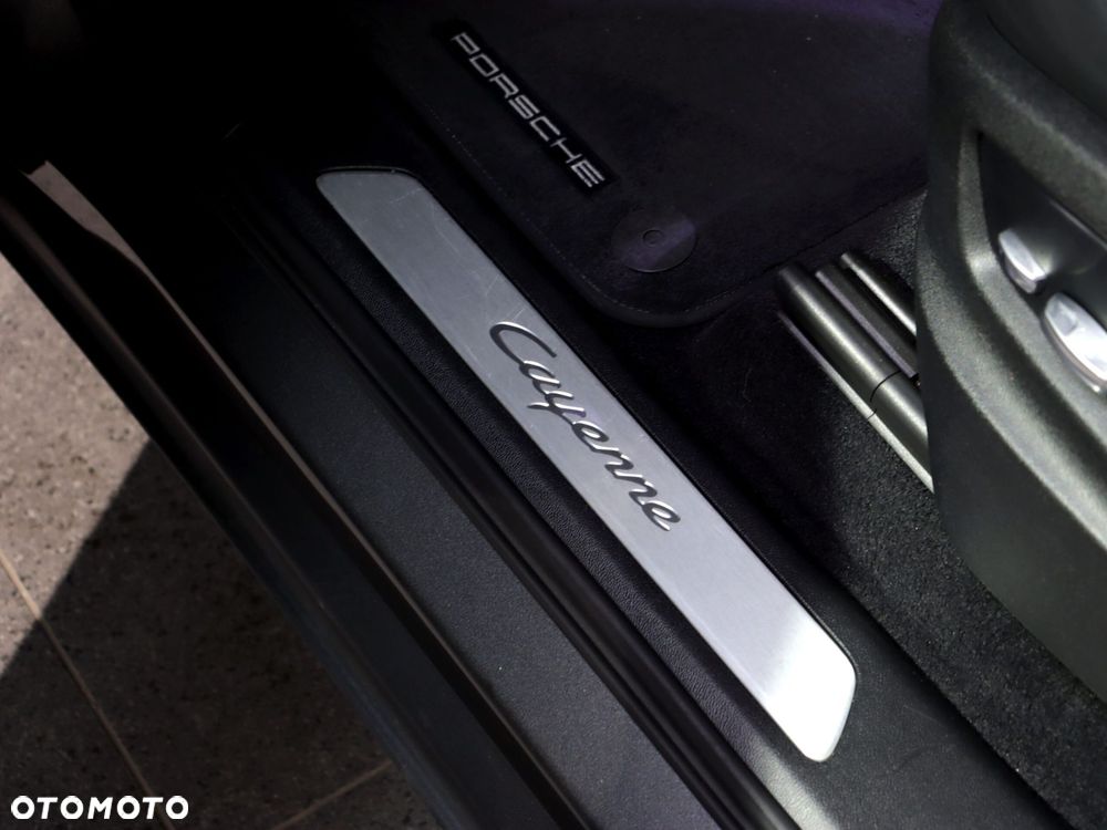 Porsche Cayenne - 30