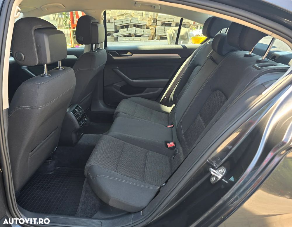 Volkswagen Passat 1.5 TSI ACT DSG Comfortline - 23
