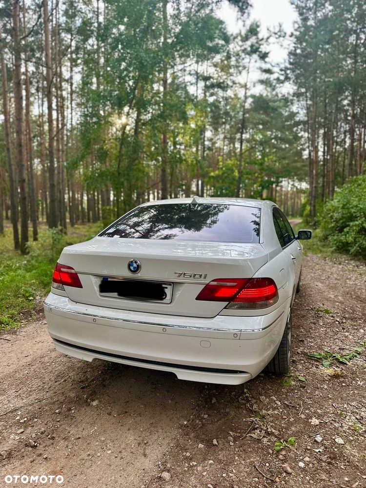 BMW Seria 7 750i - 4
