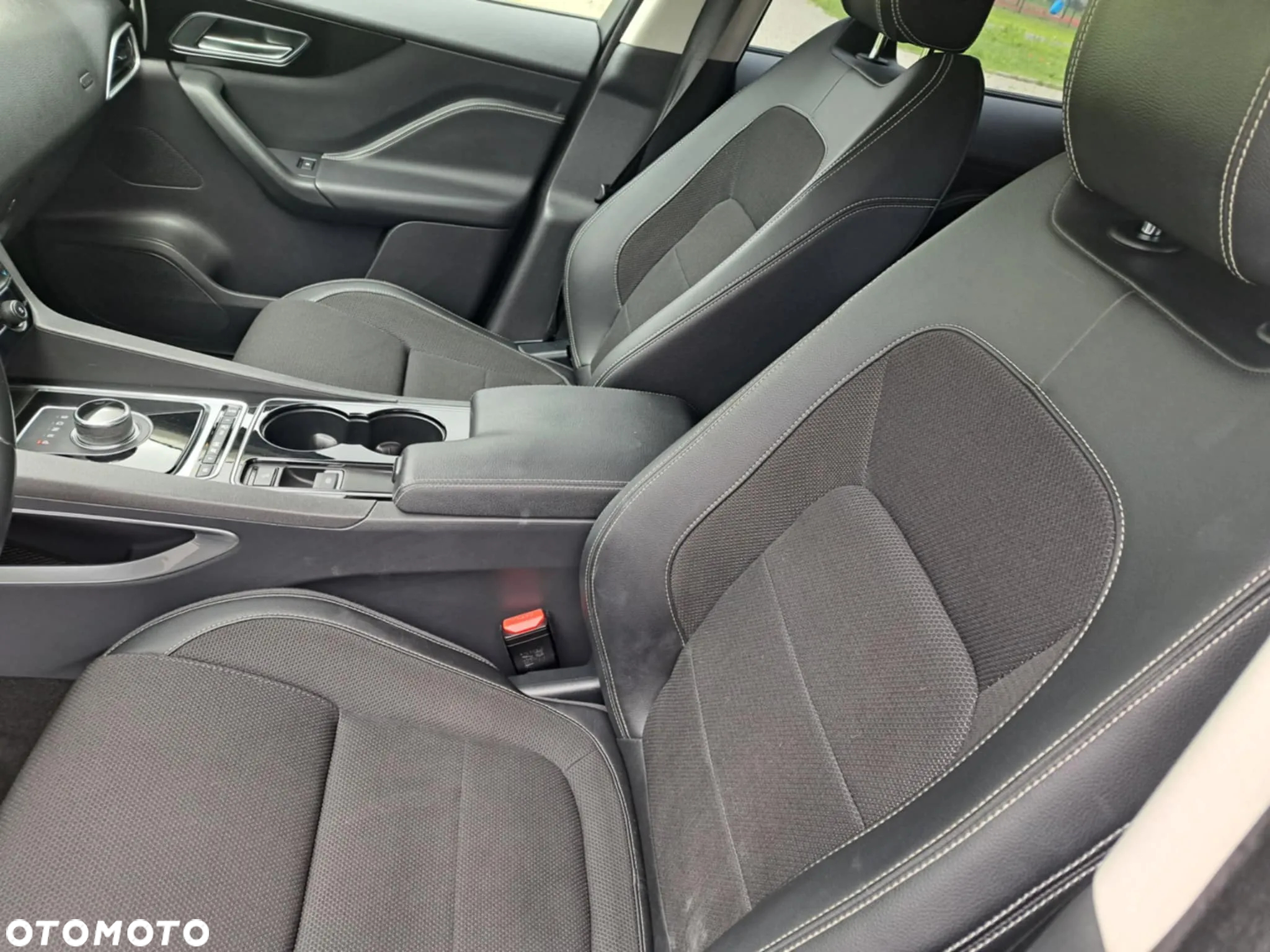 Jaguar F-Pace 20d AWD R-Sport - 10