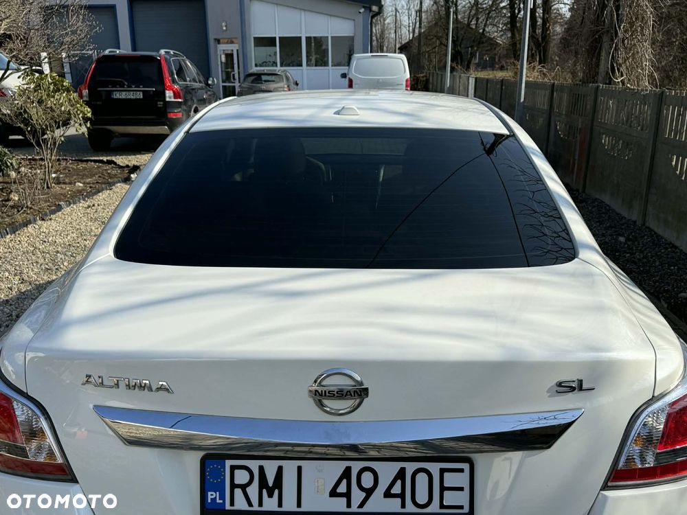 Nissan Altima - 12