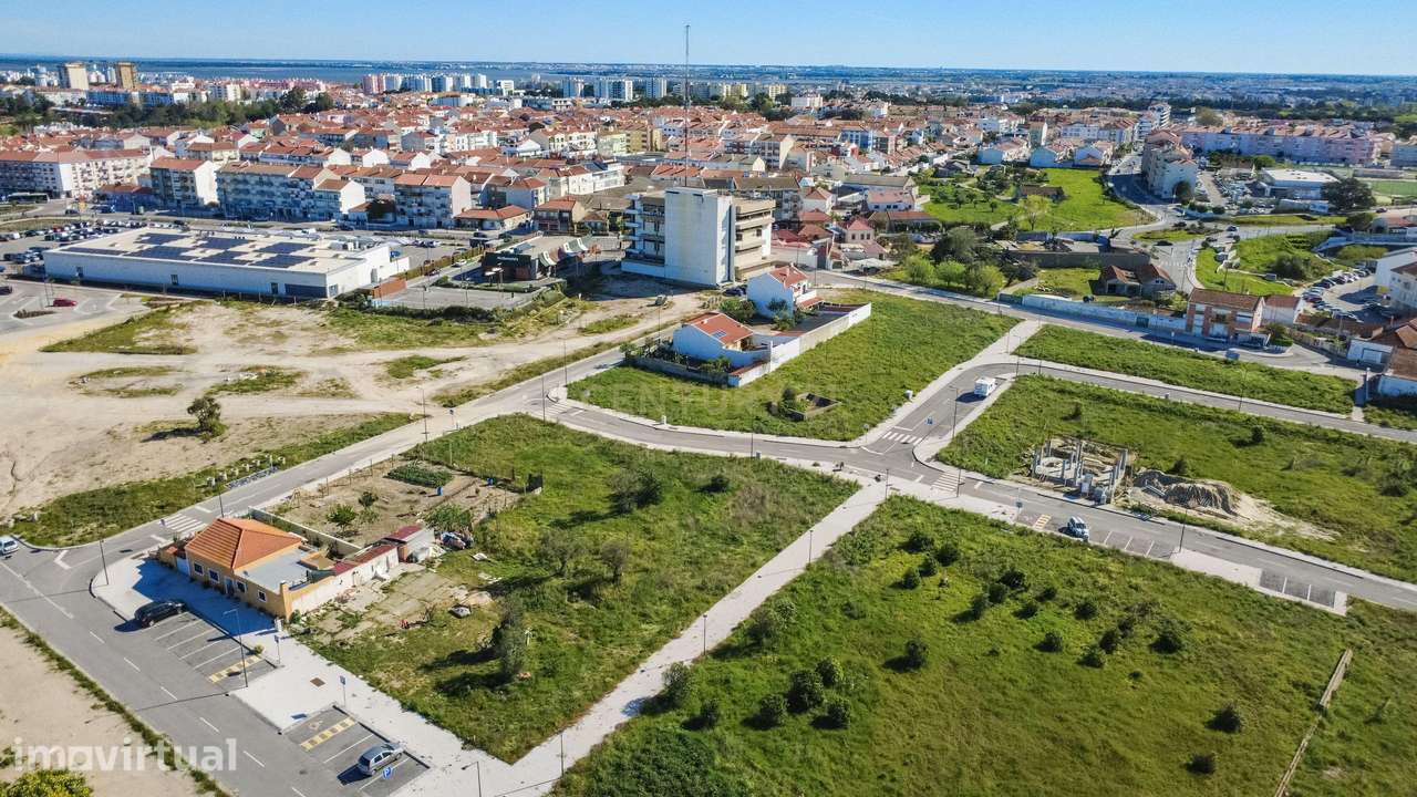Terreno Urbano em Barreiro - Grande imagem: 4/17