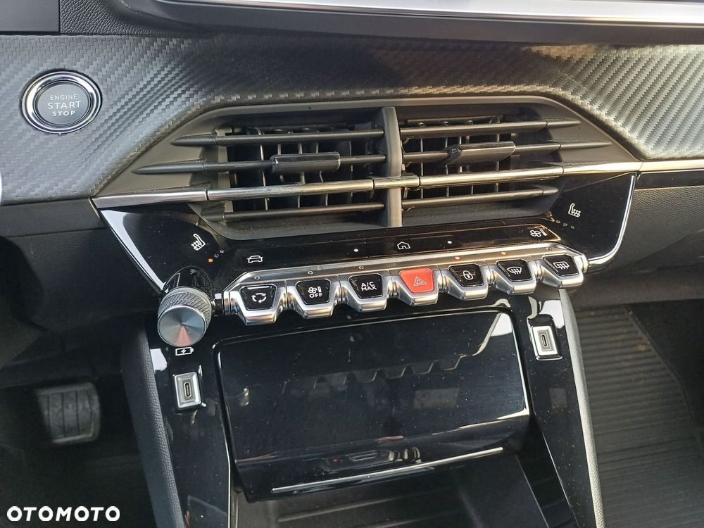 Peugeot 2008 PureTech 130 Allure S&S EAT8 - 17