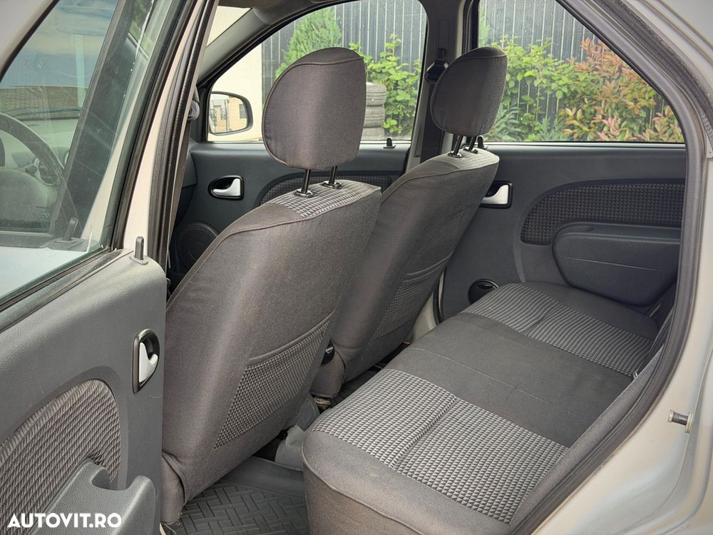 Dacia Logan 1.6 16V Laureate - 6