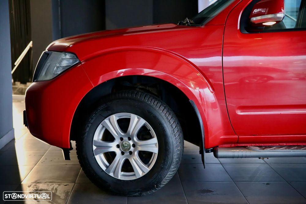 Nissan Navara 2.5 dCi CD LE Hi-Tech 4WD - 5