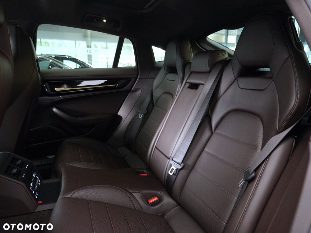 Porsche Panamera 4 - 33