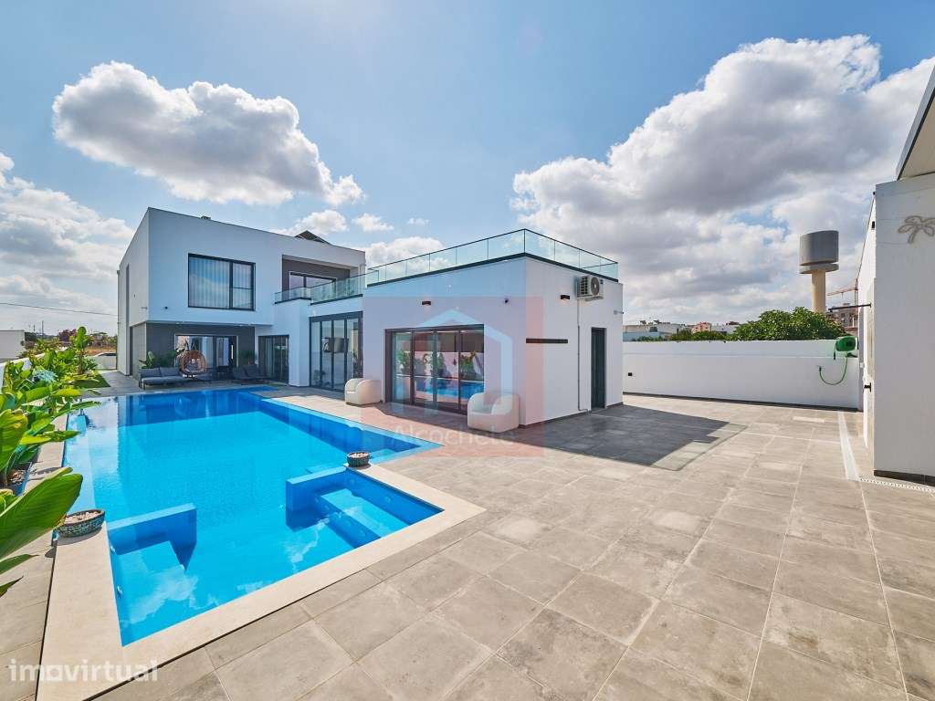 Moradia T5 de Luxo com Piscina Infinita Aquecida e Jacuzzi em Corte... - Grande imagem: 3/50