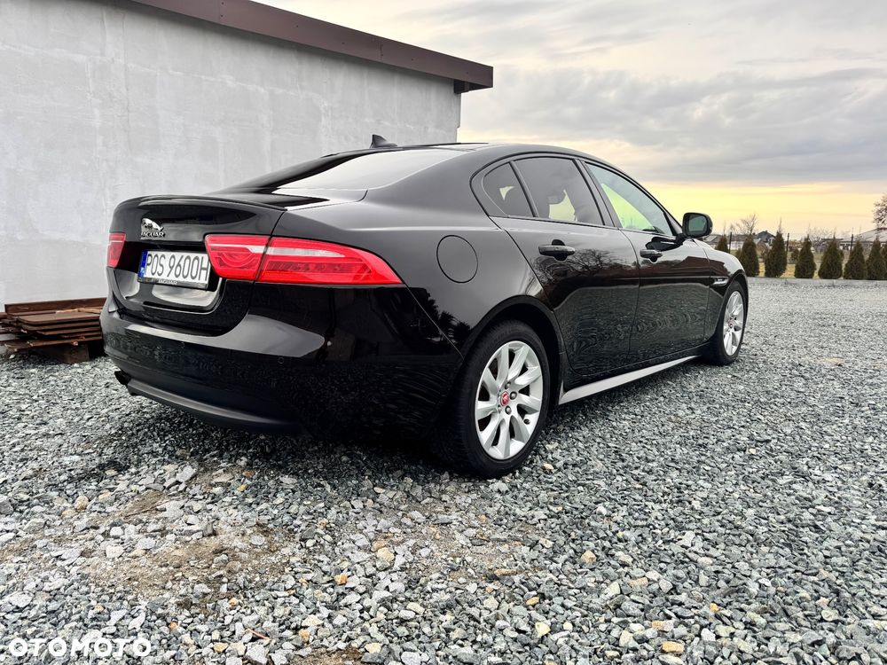 Jaguar XE 2.0 D R-Sport - 4