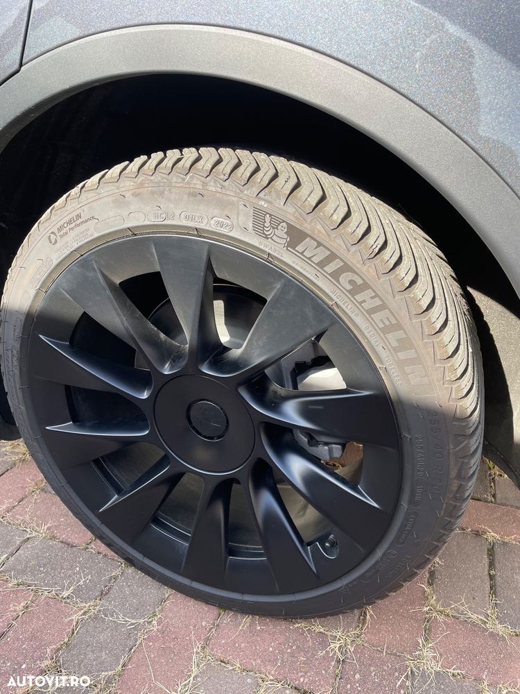 Tesla Model Y - 5