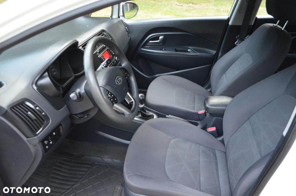 Kia Rio 1.2 L - 37