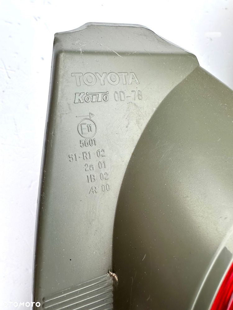 TOYOTA YARIS 3 III 2010 - 2014 LAMPA TYŁ PRAWA R EUROPA ORYGINAŁ OE - 7