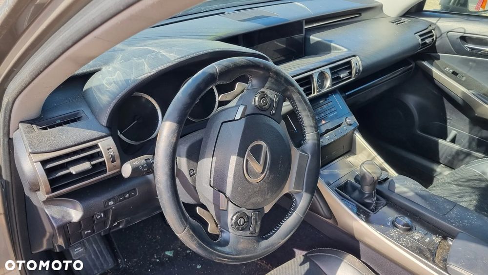 Lexus IS 300h Elegance - 28