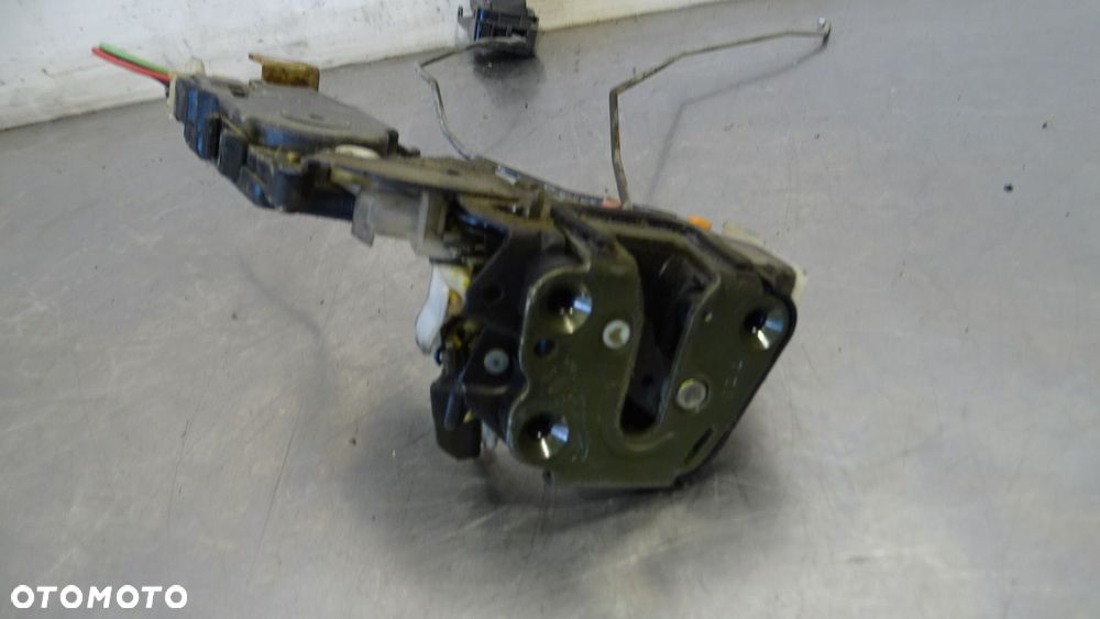 ZAMEK PRAWY TYŁ DRZWI SUBARU FORESTER I 2.0 - 2