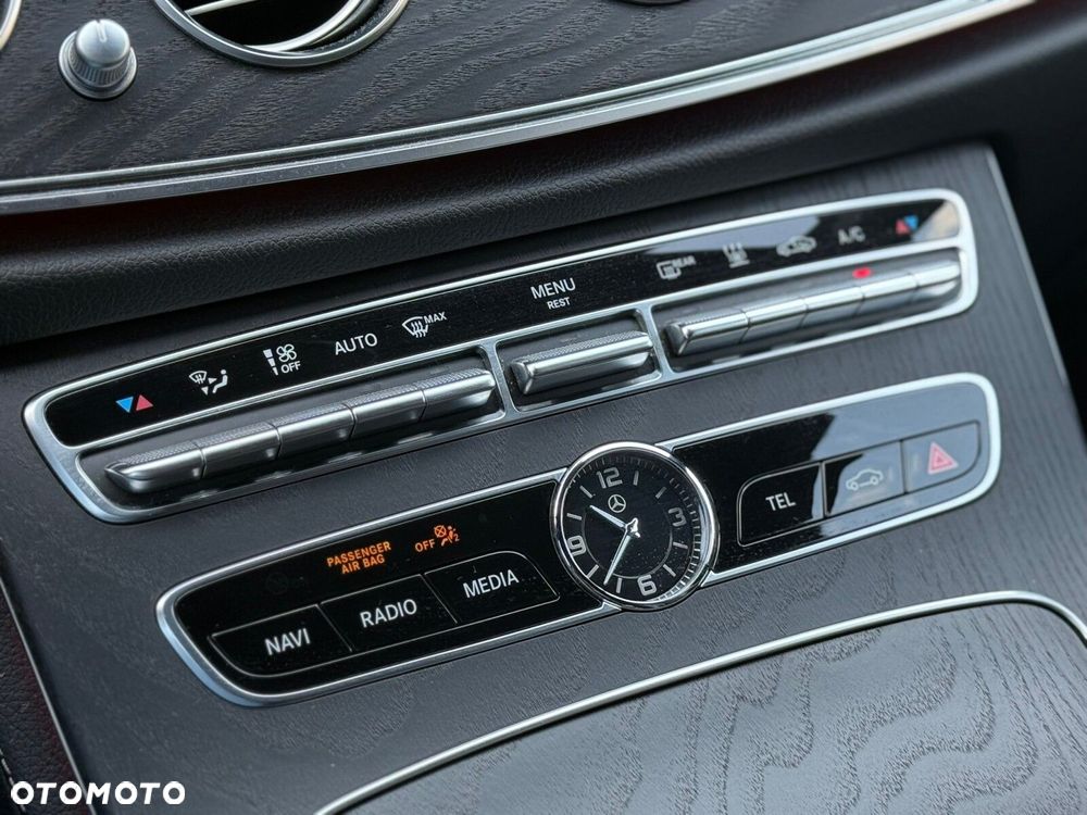 Mercedes-Benz Klasa E 300 de AMG - 14