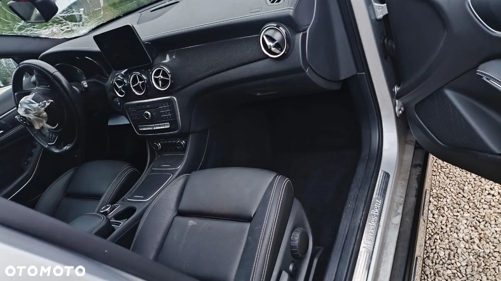 Mercedes-Benz GLA 180 7G-DCT AMG Line - 2