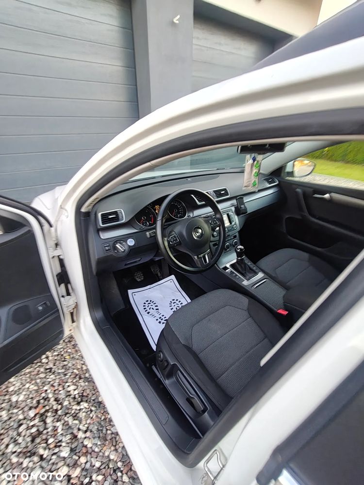 Volkswagen Passat - 8