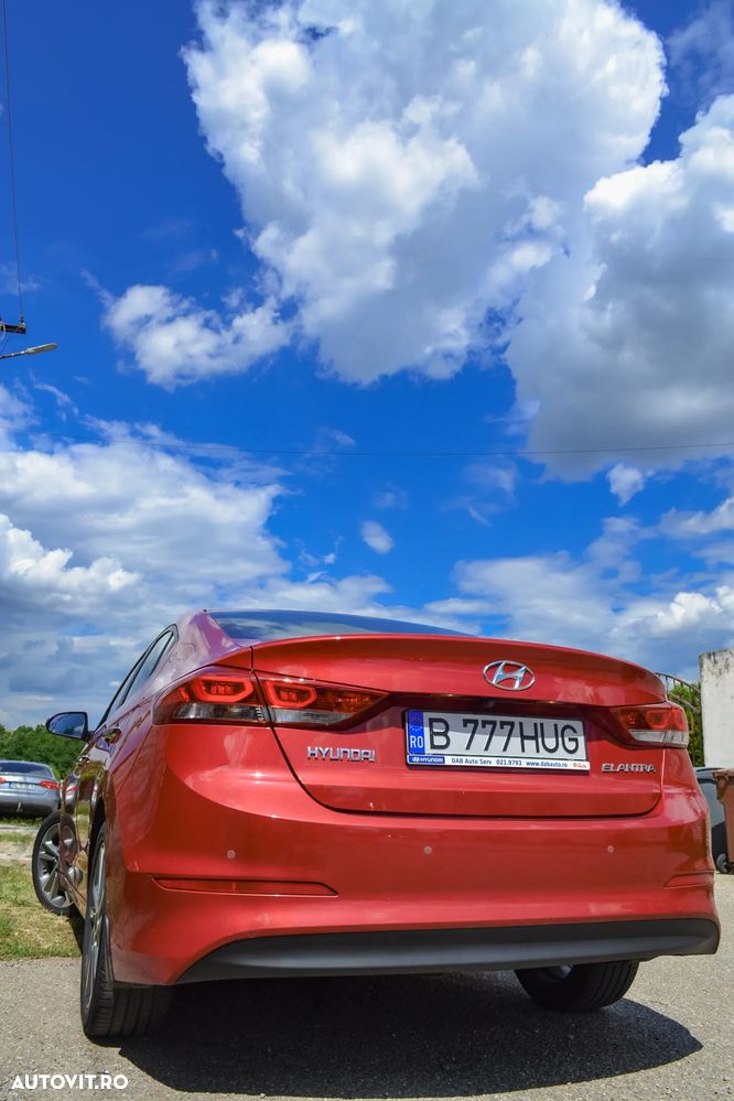 Hyundai Elantra - 10