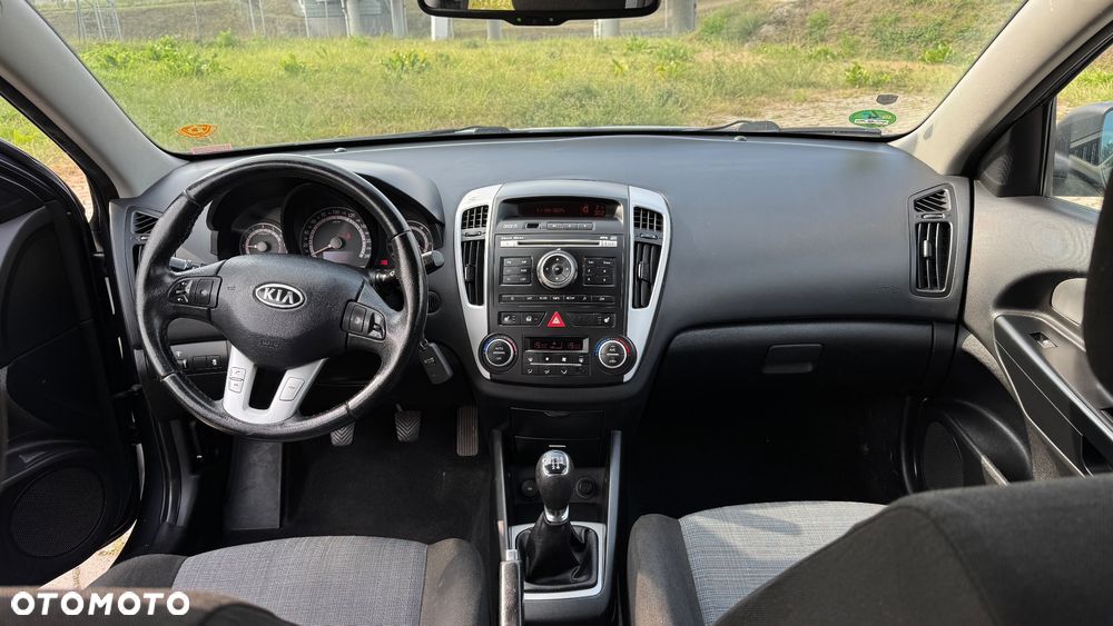 Kia Ceed - 10