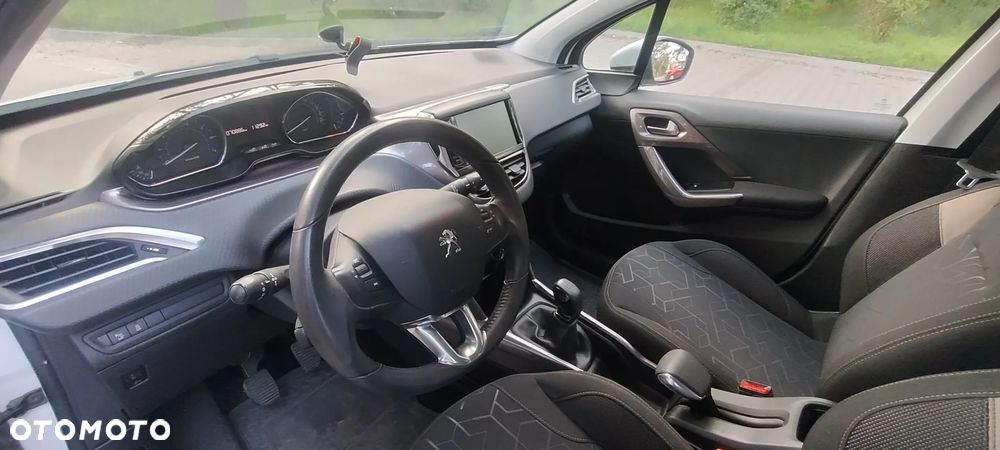 Peugeot 2008 1.2 Pure Tech Active EU6 - 14
