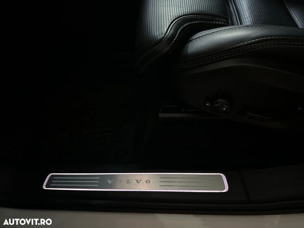 Volvo XC 90 B5 D AWD Ultimate Dark - 40