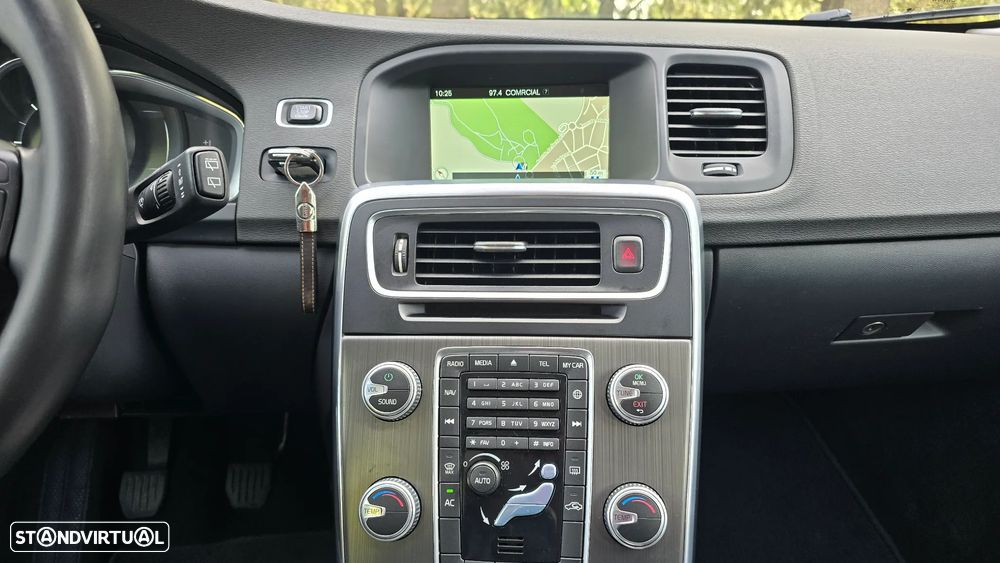 Volvo V60 2.0 D3 Summum - 42
