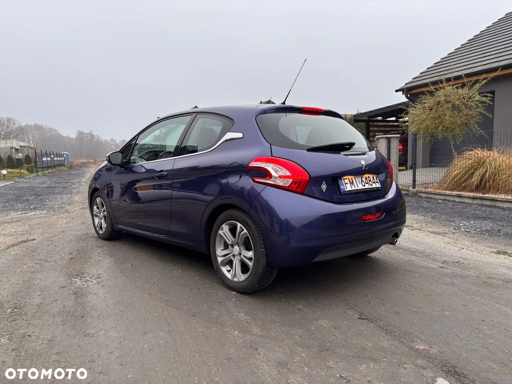 Peugeot 208 - 6
