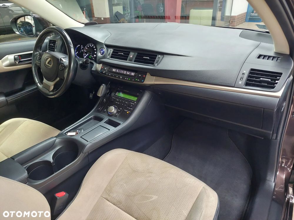 Lexus CT - 7