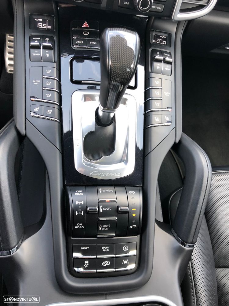 Porsche Cayenne Turbo S - 16