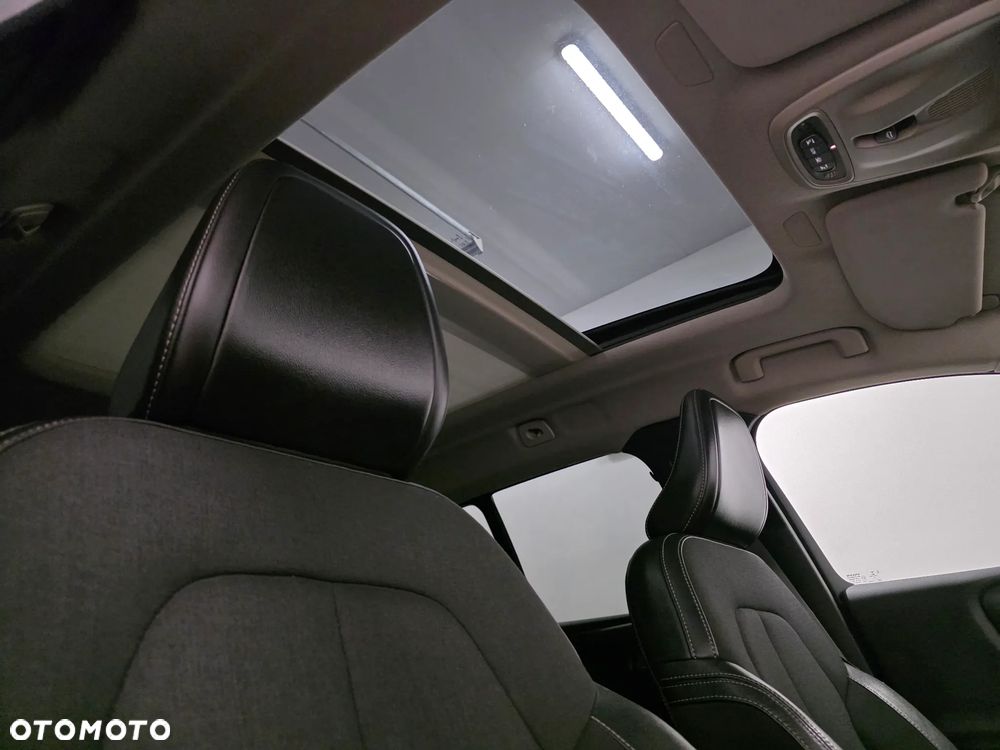 Volvo XC 40 D3 SCR R-Design - 27